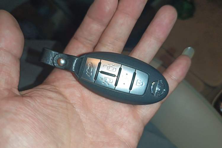 Used Nissan Quest 2015 3.5L SL Vehicle Key
