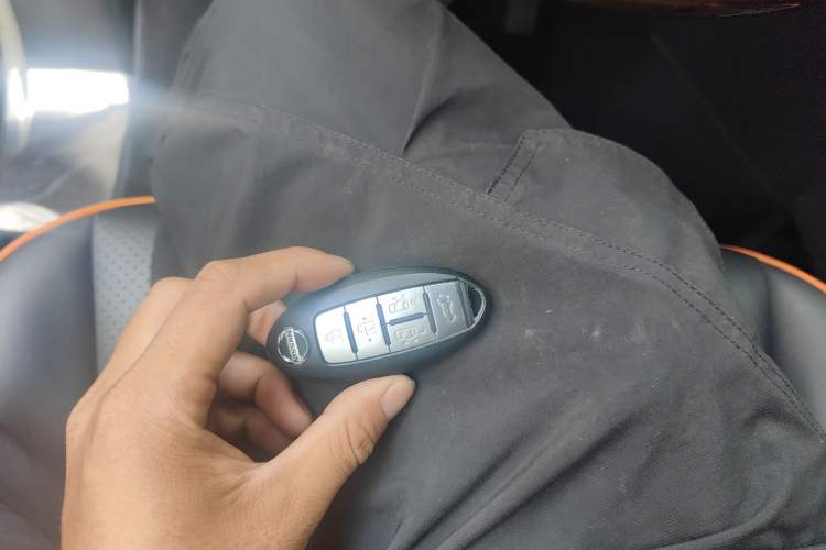 Used Nissan Quest 2015 3.5L SL Vehicle Key