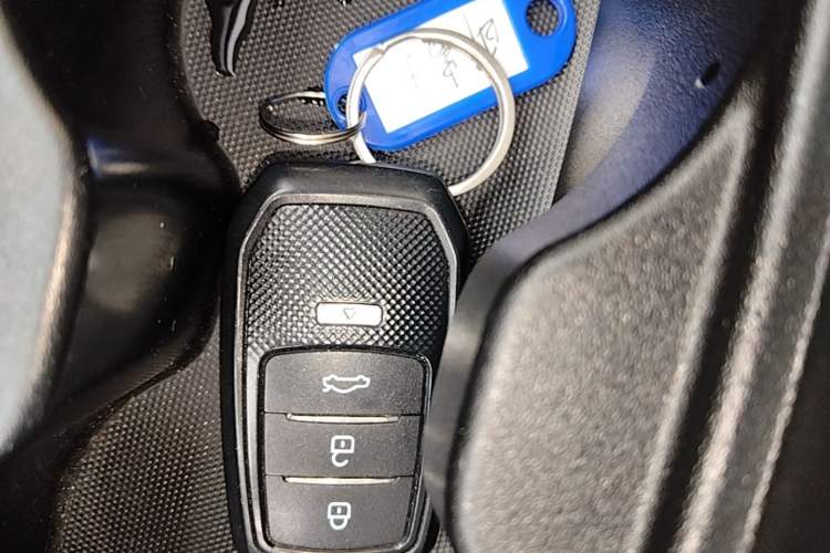 Used Nissan Quest 2015 3.5L SL Vehicle Key