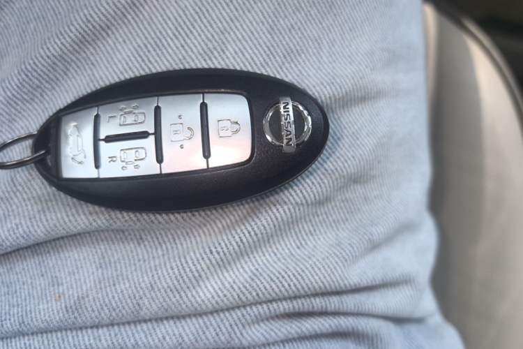 Used Nissan Quest 2015 3.5L SL Vehicle Key