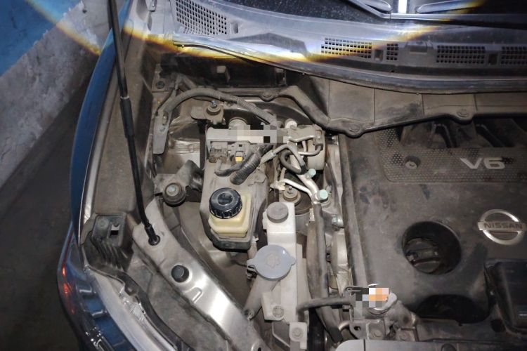 Used Nissan Quest 2015 3.5L SL Engine Bay Right