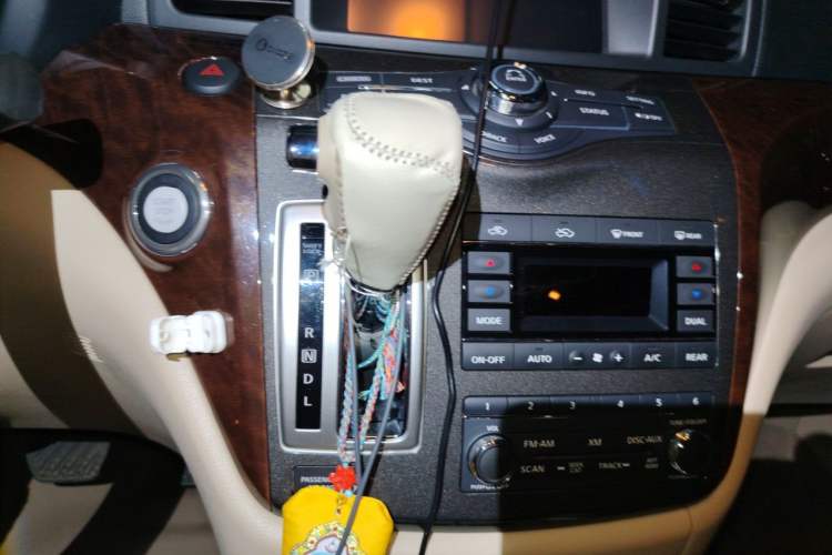 Used Nissan Quest 2015 3.5L SL Gear Lever