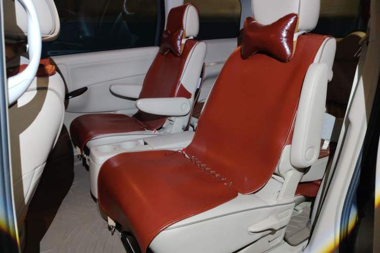 Used Nissan Quest 2015 3.5L SL Left Rear Seat