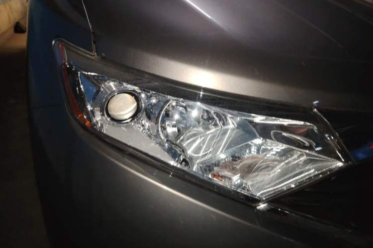 Used Nissan Quest 2015 3.5L SL Right Front Headlight