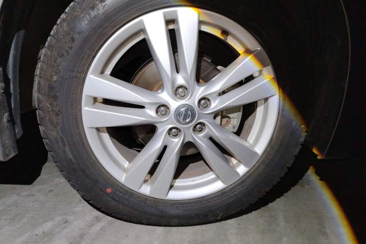 Used Nissan Quest 2015 3.5L SL Right Front Wheel Hub