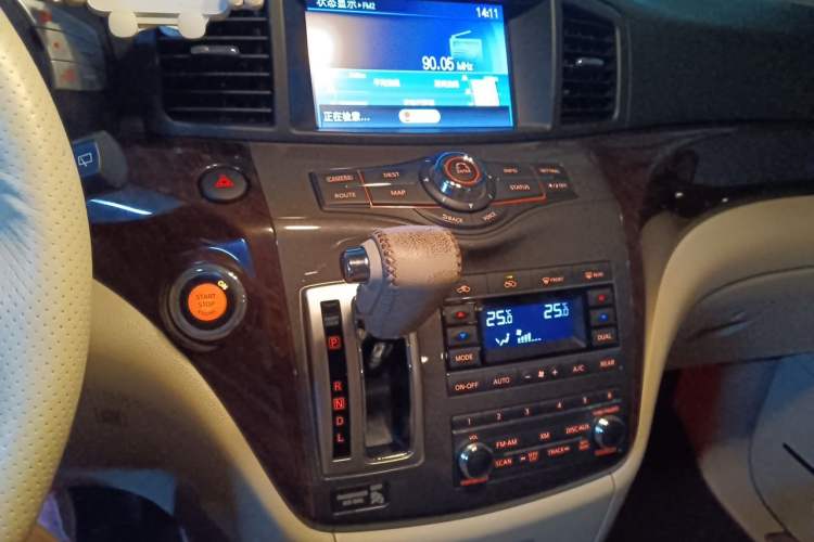 Used Nissan Quest 2015 3.5L SL Audio And AC Panel