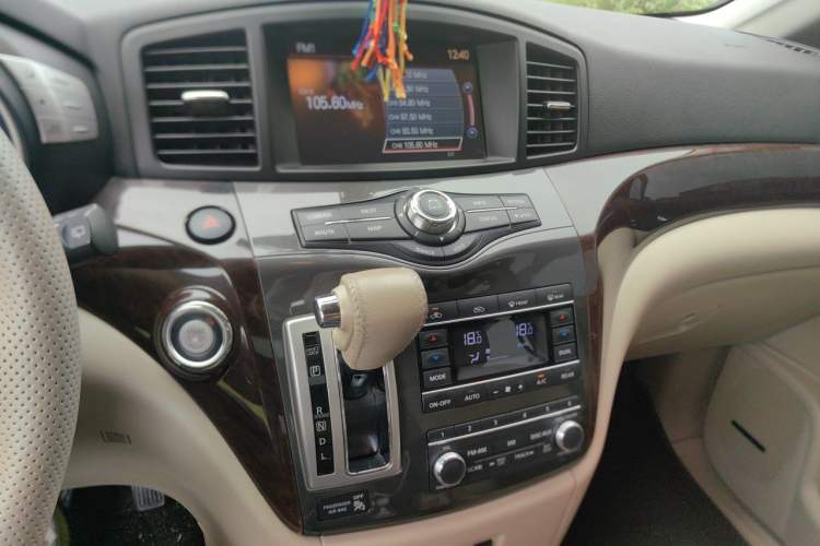 Used Nissan Quest 2015 3.5L SL Audio And AC Panel