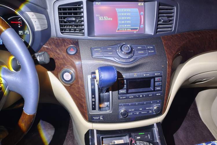 Used Nissan Quest 2015 3.5L SL Audio And AC Panel