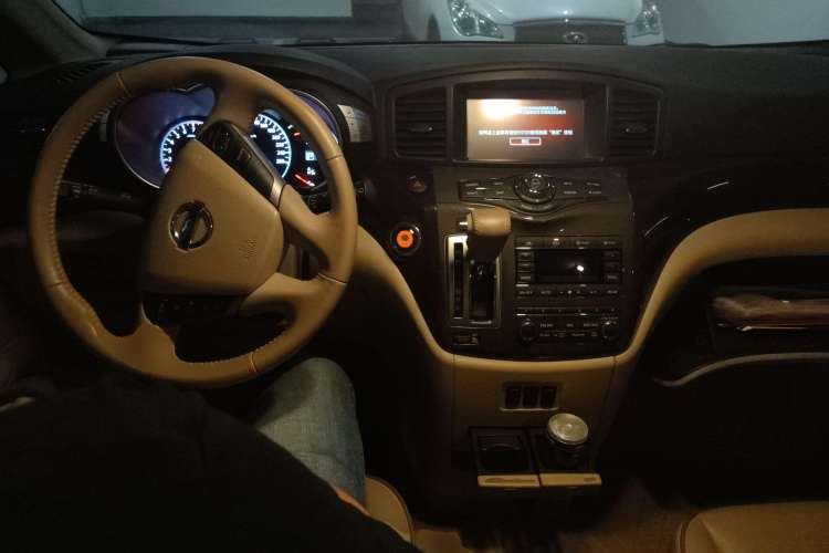 Used Nissan Quest 2015 3.5L SL Center Console
