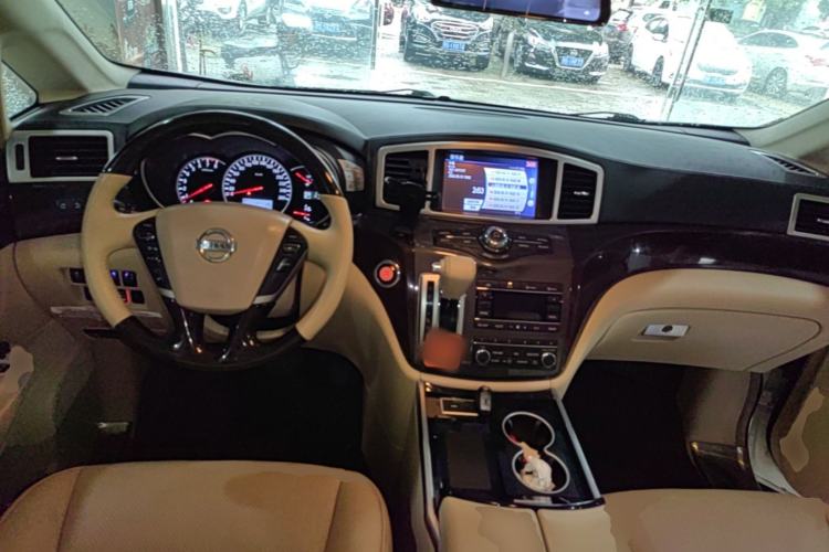 Used Nissan Quest 2015 3.5L SL Center Console