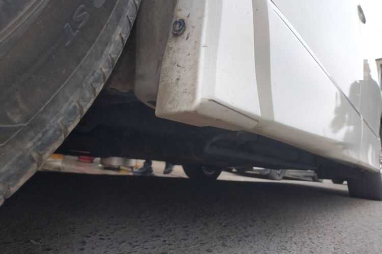 Used Nissan Quest 2015 3.5L SL Chassis Front Left