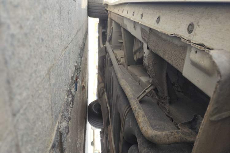 Used Nissan Quest 2015 3.5L SL Chassis Rear Left