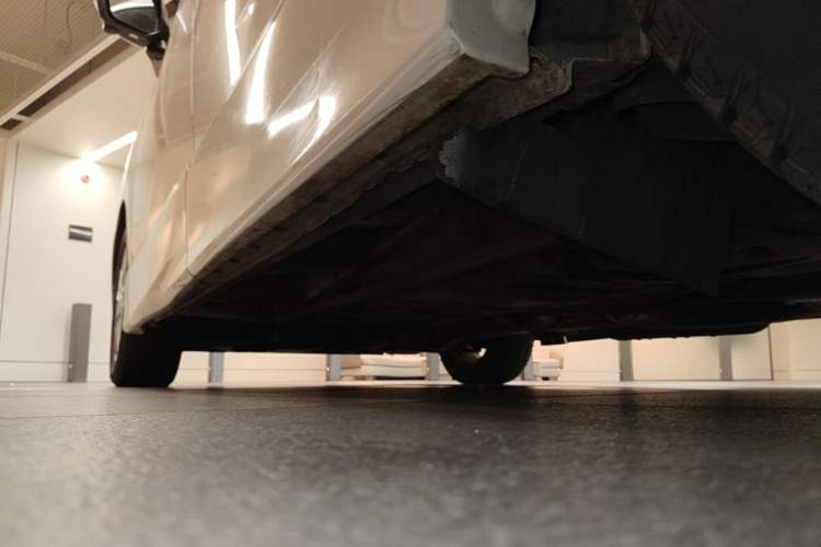 Used Nissan Quest 2015 3.5L SL Chassis Rear Left