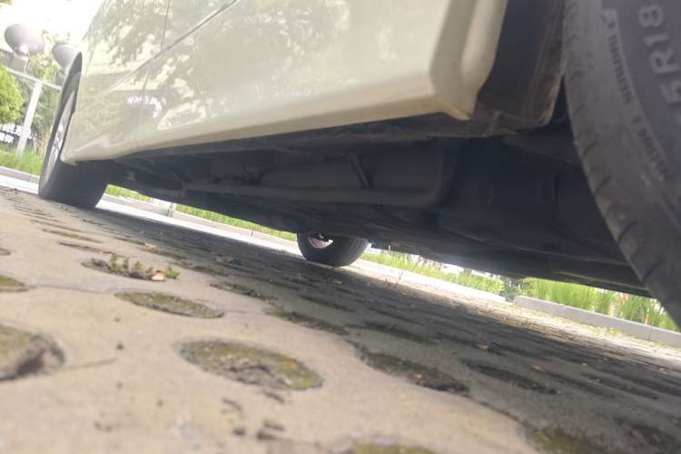 Used Nissan Quest 2015 3.5L SL Chassis Rear Left