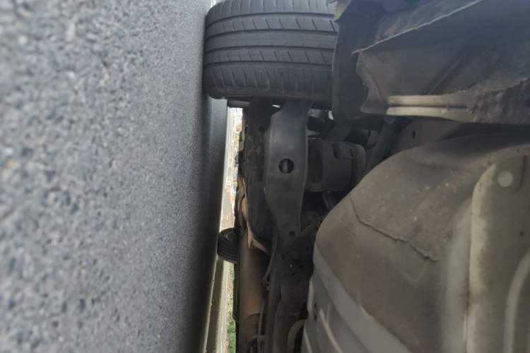 Used Nissan Quest 2015 3.5L SL Chassis Rear Left