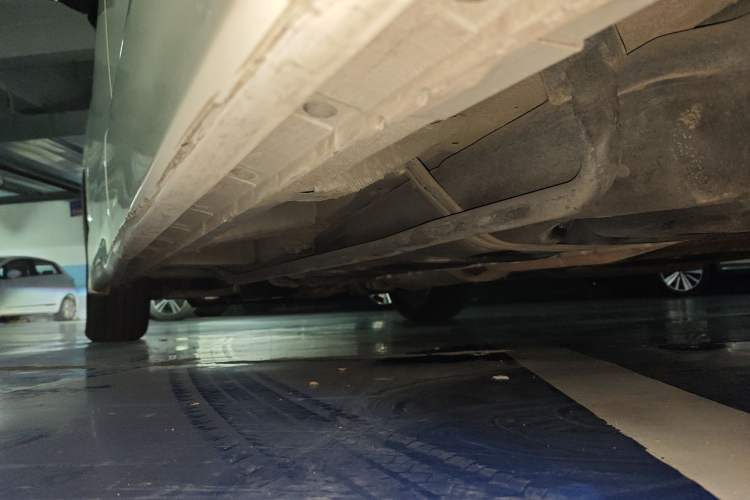 Used Nissan Quest 2015 3.5L SL Chassis Rear Left