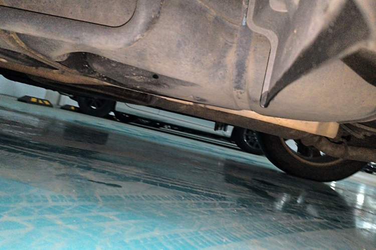 Used Nissan Quest 2015 3.5L SL Chassis Rear Left