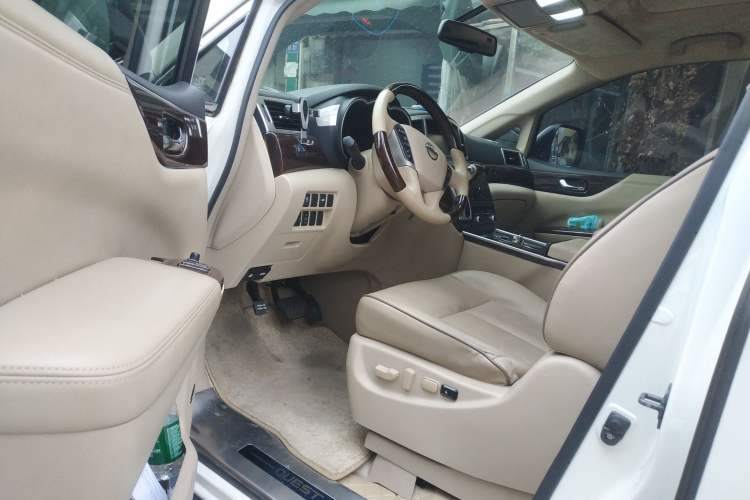 Used Nissan Quest 2015 3.5L SL Driver Seat