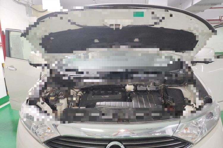Used Nissan Quest 2015 3.5L SL Engine Bay