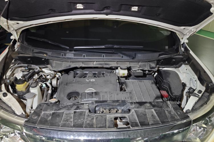 Used Nissan Quest 2015 3.5L SL Engine Bay