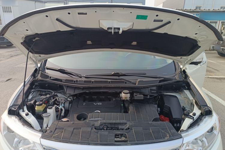 Used Nissan Quest 2015 3.5L SL Engine Bay