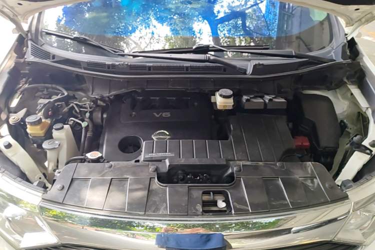 Used Nissan Quest 2015 3.5L SL Engine Bay