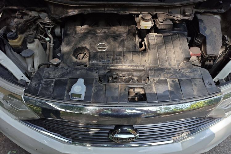 Used Nissan Quest 2015 3.5L SL Engine Bay