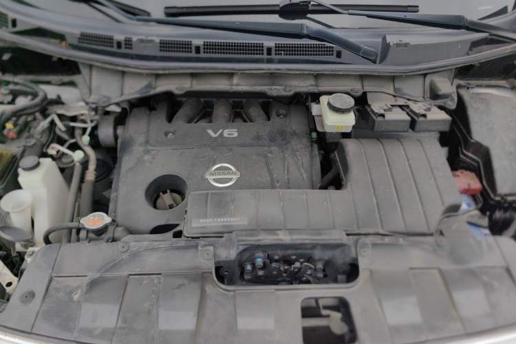 Used Nissan Quest 2015 3.5L SL Engine Bay