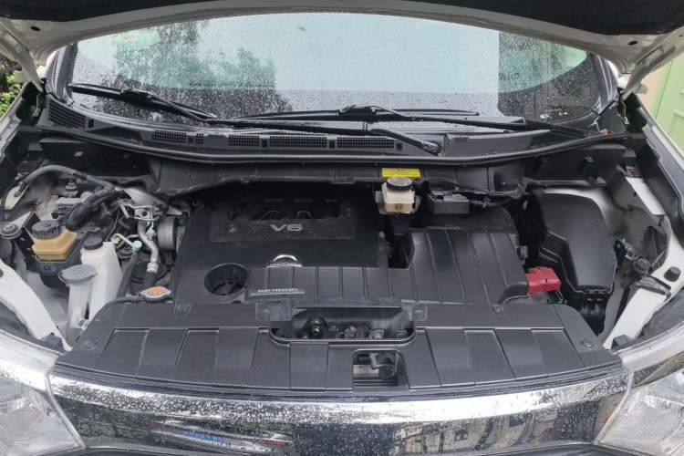 Used Nissan Quest 2015 3.5L SL Engine Bay