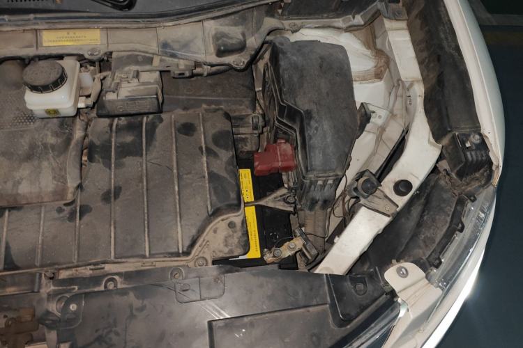 Used Nissan Quest 2015 3.5L SL Engine Bay Left