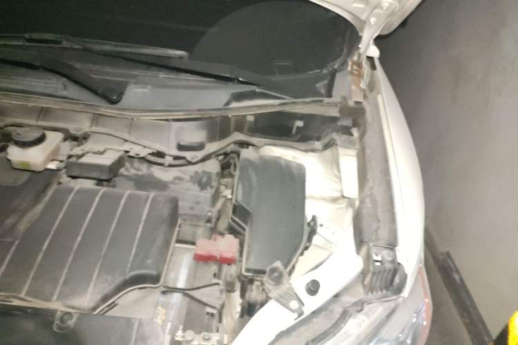 Used Nissan Quest 2015 3.5L SL Engine Bay Left