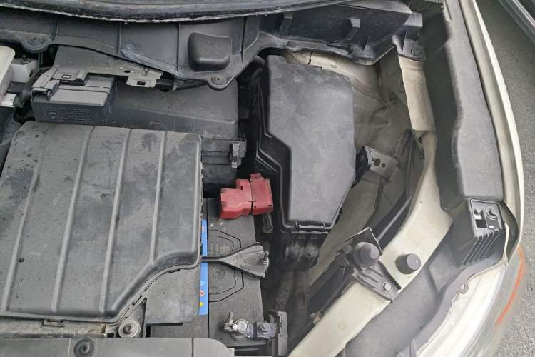 Used Nissan Quest 2015 3.5L SL Engine Bay Left