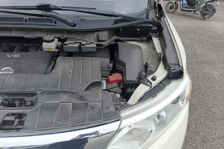 Used Nissan Quest 2015 3.5L SL Engine Bay Left