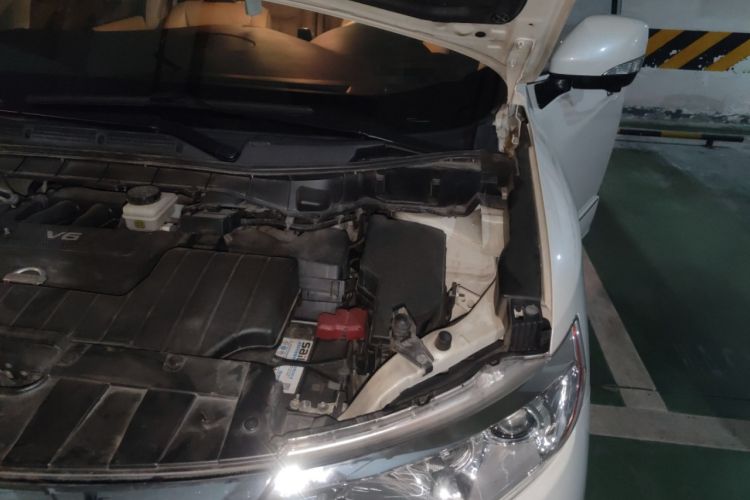 Used Nissan Quest 2015 3.5L SL Engine Bay Left