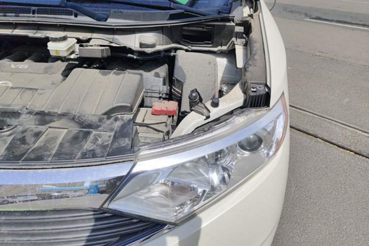 Used Nissan Quest 2015 3.5L SL Engine Bay Left