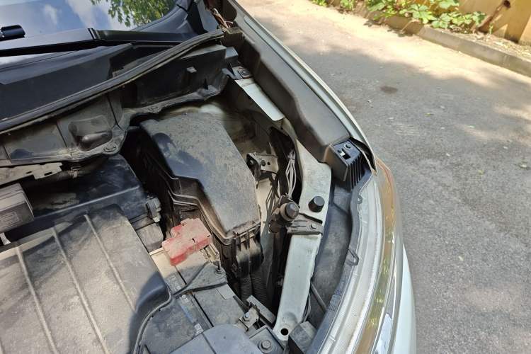 Used Nissan Quest 2015 3.5L SL Engine Bay Left