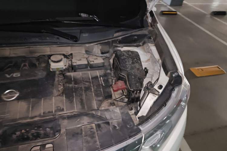 Used Nissan Quest 2015 3.5L SL Engine Bay Left