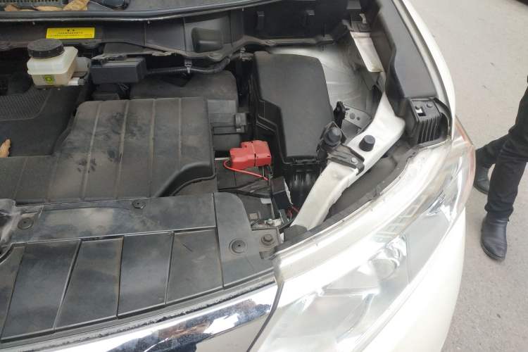 Used Nissan Quest 2015 3.5L SL Engine Bay Left