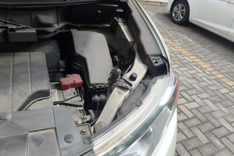 Used Nissan Quest 2015 3.5L SL Engine Bay Left