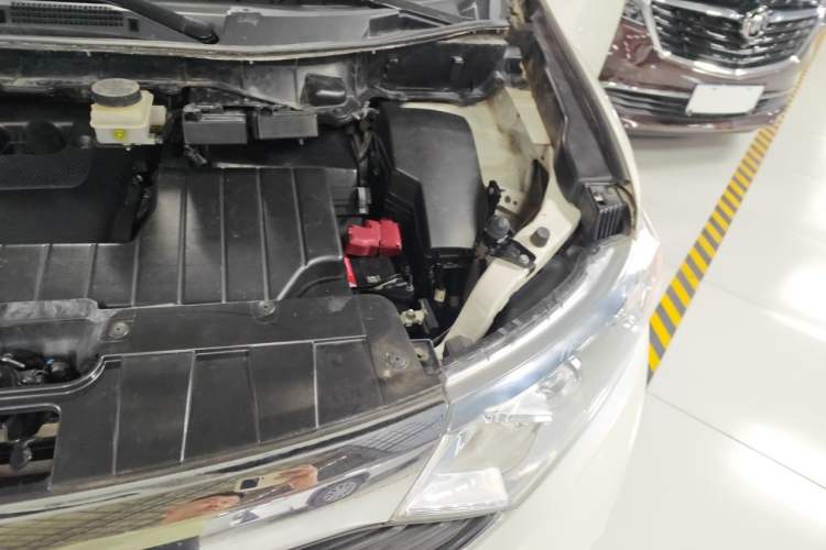 Used Nissan Quest 2015 3.5L SL Engine Bay Left