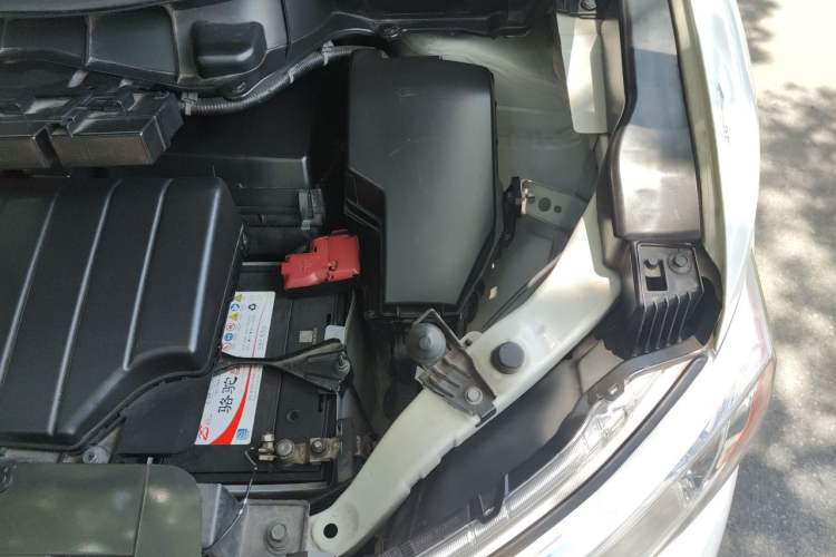 Used Nissan Quest 2015 3.5L SL Engine Bay Left