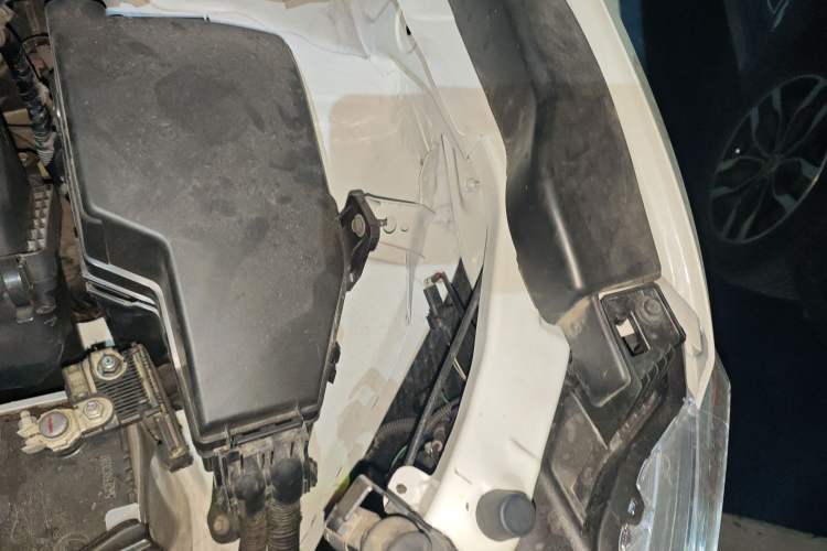 Used Nissan Quest 2015 3.5L SL Engine Bay Left