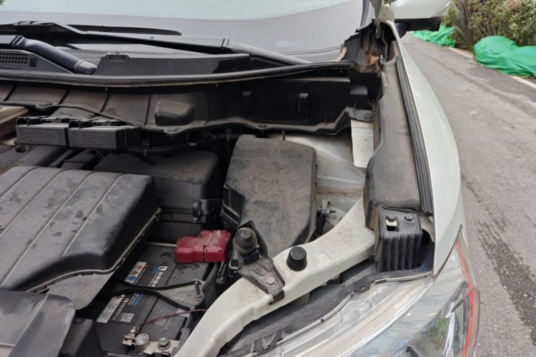 Used Nissan Quest 2015 3.5L SL Engine Bay Left