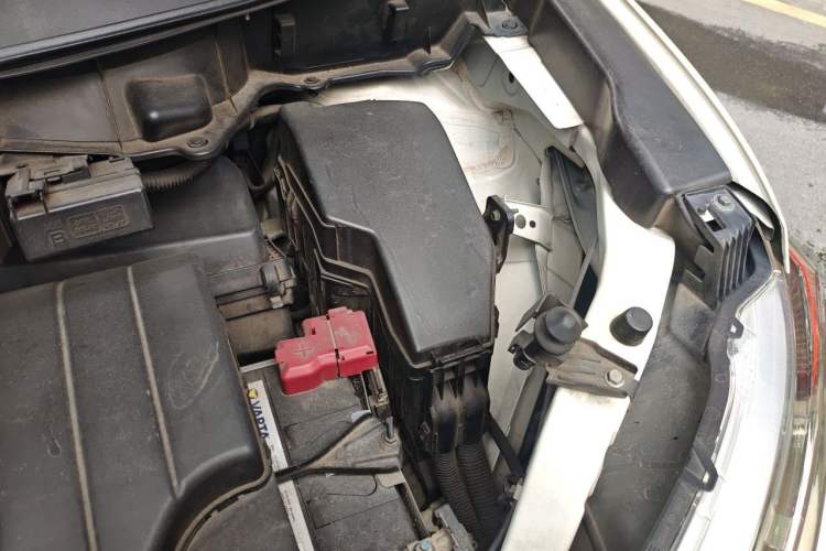 Used Nissan Quest 2015 3.5L SL Engine Bay Left