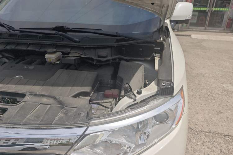 Used Nissan Quest 2015 3.5L SL Engine Bay Left