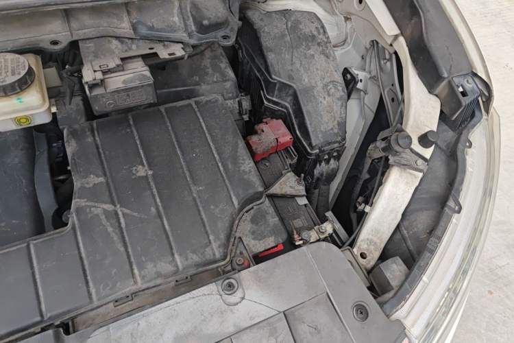 Used Nissan Quest 2015 3.5L SL Engine Bay Left