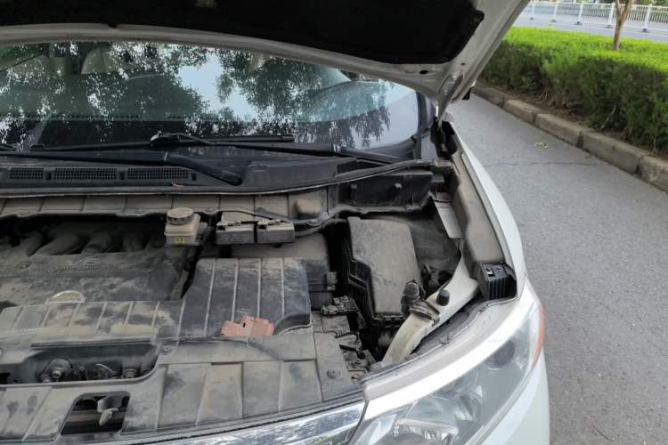 Used Nissan Quest 2015 3.5L SL Engine Bay Left