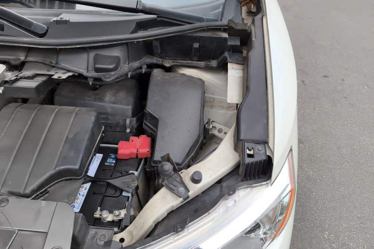 Used Nissan Quest 2015 3.5L SL Engine Bay Left