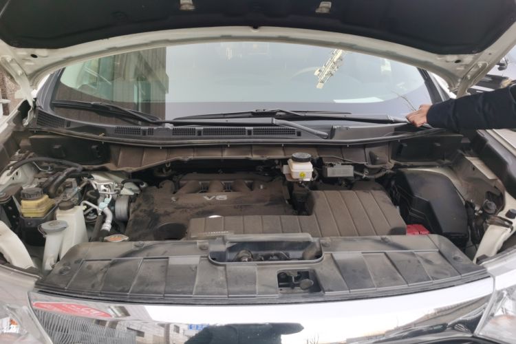 Used Nissan Quest 2015 3.5L SL Engine Bay