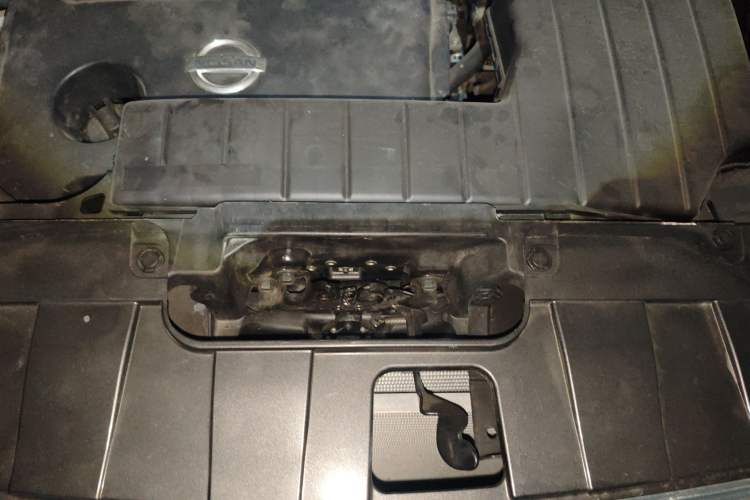 Used Nissan Quest 2015 3.5L SL Engine Bay